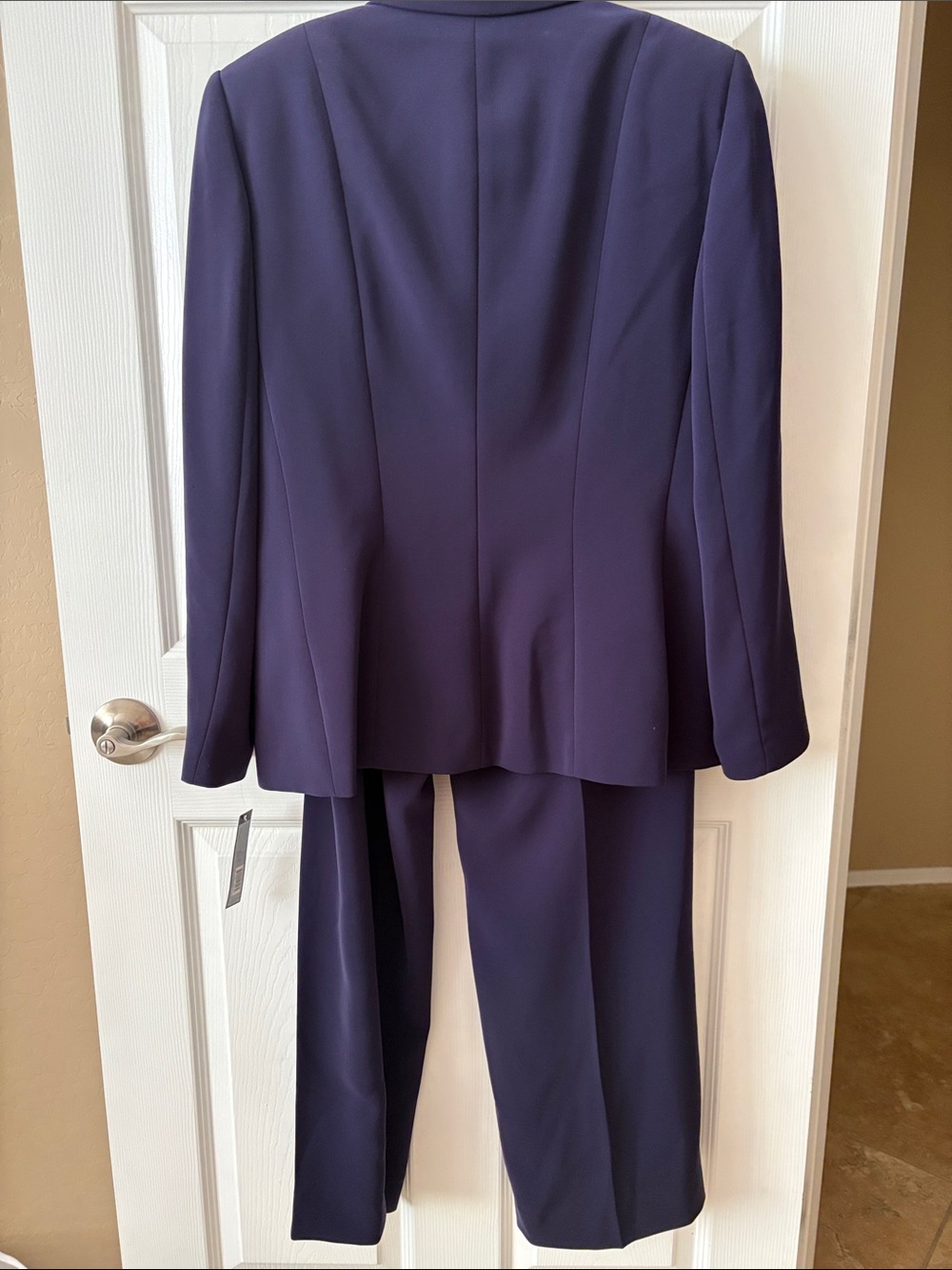 TAHARI Arthur S. Levine Indigo 3 Piece Suit - Picture 4 of 16
